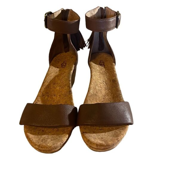 PER-loved UGG Zoe Brown size 9 - Picture 1 of 8
